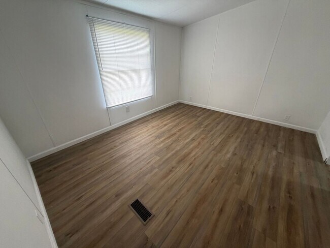 Foto del edificio - 3 Bed/2 Bath Mobile Home