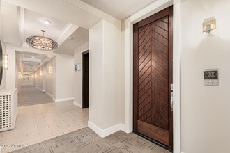 Building Photo - 4803 N Woodmere Fairway