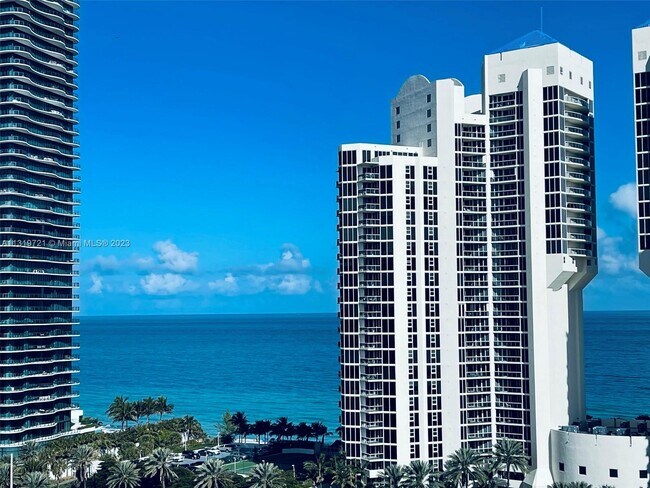 Foto del edificio - 19370 Collins Ave
