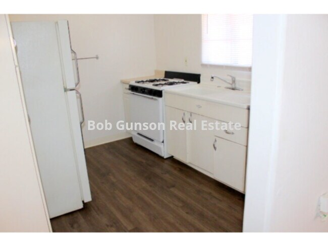Building Photo - Large 1 bedroom with secure parking.