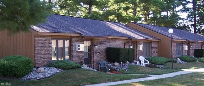 Building Photo - 1 br, 1 bath Apartment - Cedar Village