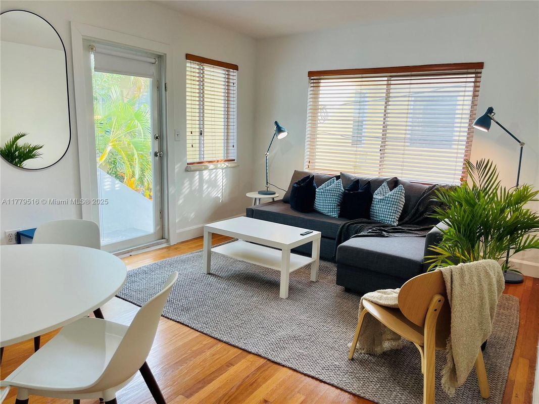 Foto principal - 8036 Harding Ave