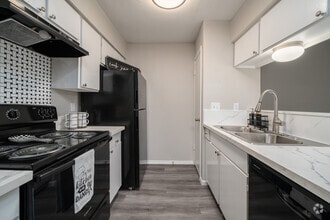 Interior Photo - Windsor Manor