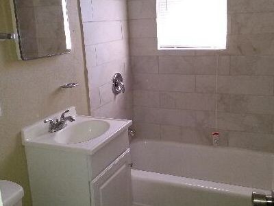 Building Photo - 1332 E 89th St