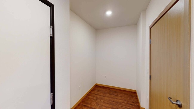 Interior Photo - CityLine