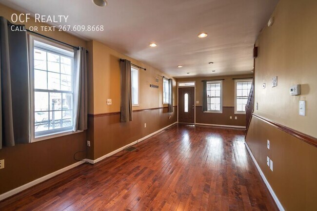 Building Photo - Four Bed University City Home