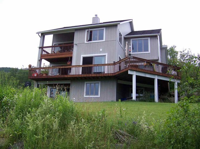 Building Photo - 236 N Peak Dr