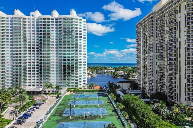 Foto del edificio - 20281 E Country Club Dr