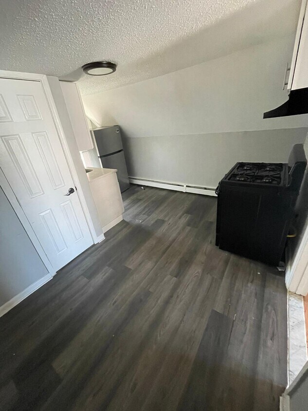 206 Peshine Ave Unit 3