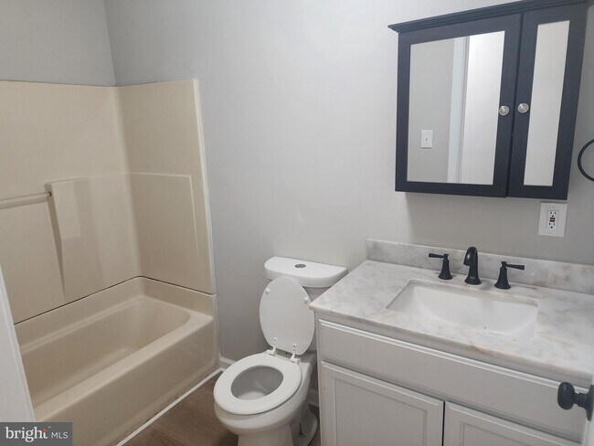 Building Photo - 24 N 2nd Avenue Unit 5