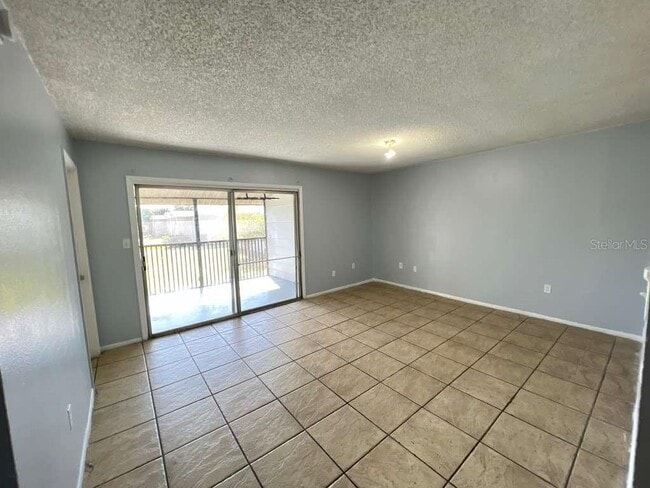Building Photo - 851 Sky Lake Cir