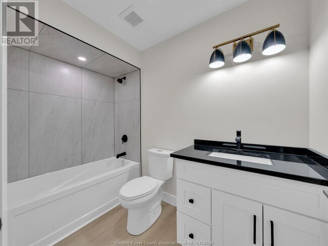 Building Photo - 3177 Riverside Dr