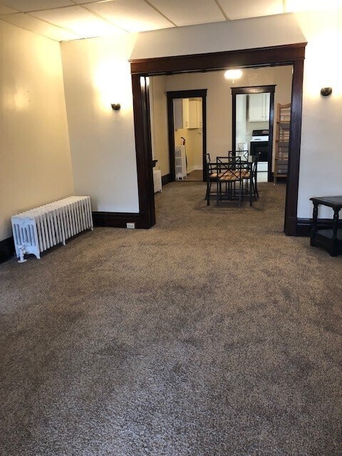 Sala de estar frente al comedor - 528 S Main St