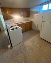 Building Photo - 418 Lola Ln