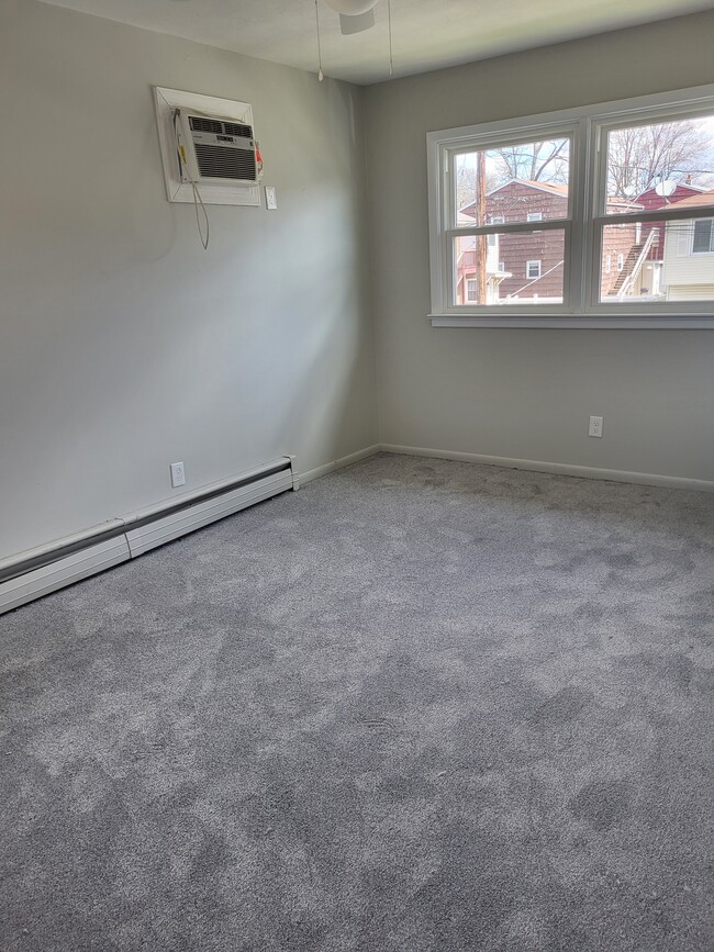 Habitación 2 - 125 E Hill Rd