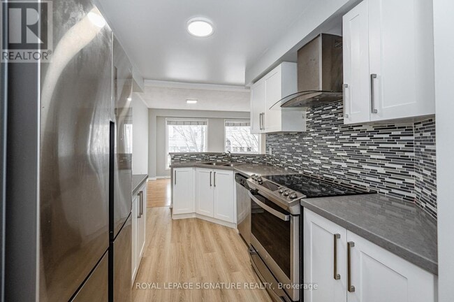 Building Photo - 190 Forum Dr