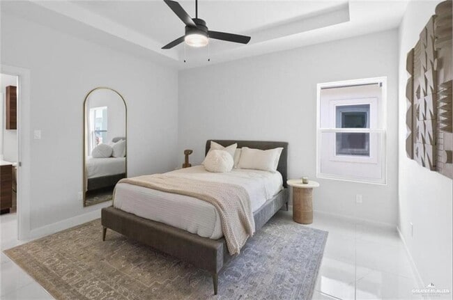 Building Photo - 7 7th St