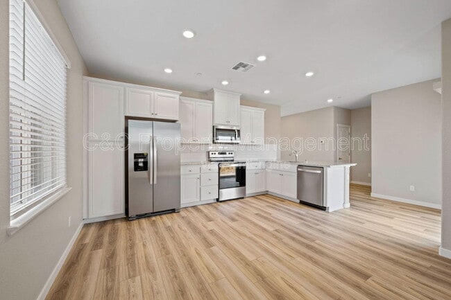 Building Photo - 2838 Bedell St