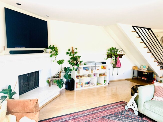 Foto del edificio - BEAUTIFUL 2BD/2.5BA Condo Available in Nor...