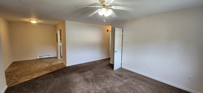 Building Photo - 59 Glade St