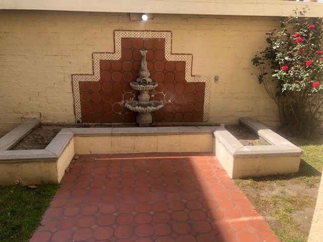 Foto del edificio - 121 N Swall Dr