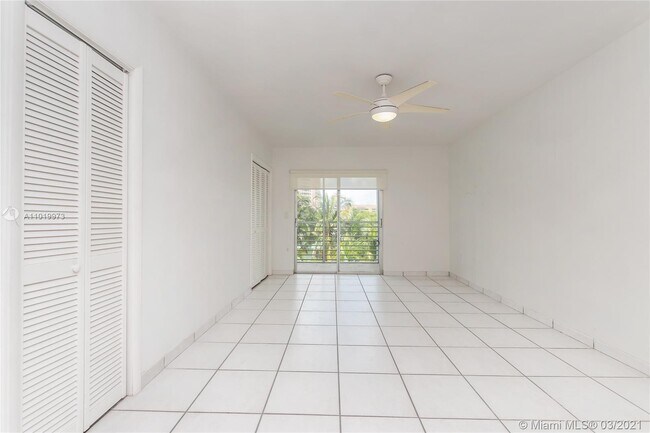 Building Photo - 301 Sunrise Dr