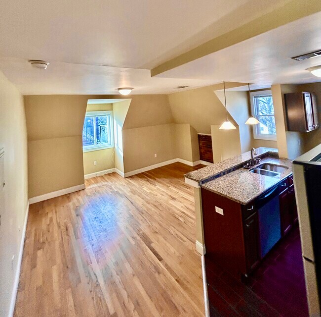 #3B - 5825 Bartlett St Apartments