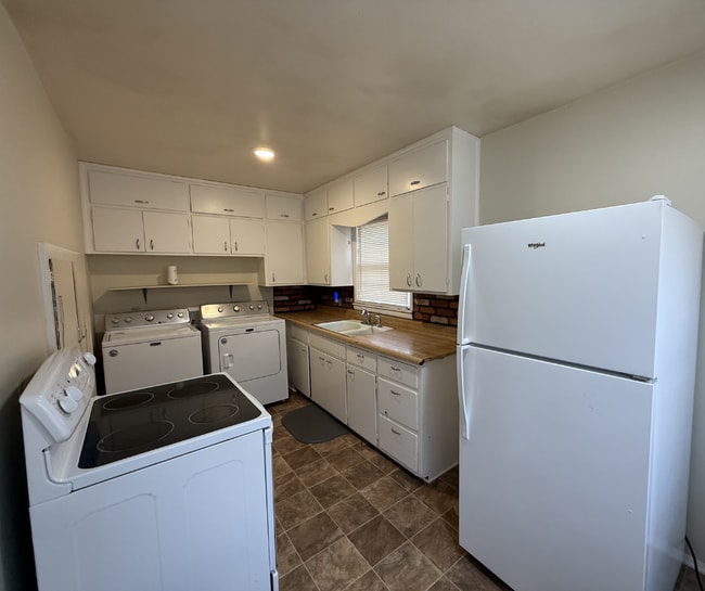 Building Photo - 6215 Independence St