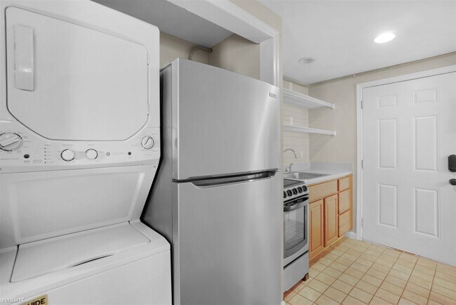 Foto del edificio - 1 br, 1 bath Duplex - 4943 Indianola Ave A A