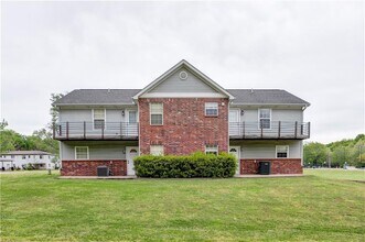 Building Photo - 806 W Tahlequah St