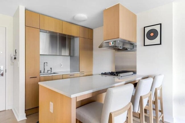 Building Photo - 1 bedroom in New York NY 10280