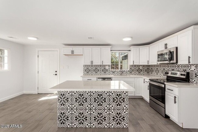 Foto del edificio - 240 N Monte Vista St