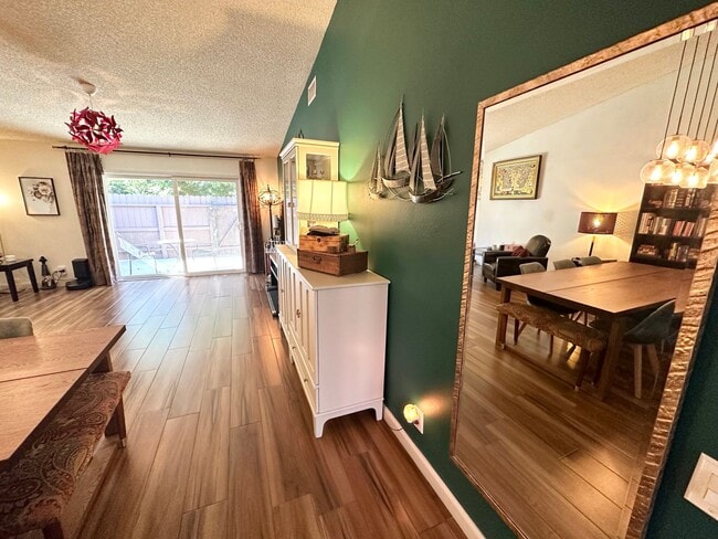 Building Photo - Beautiful Condo Located in Desirable Anaheim Community!