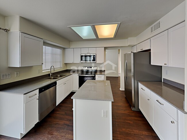 Foto del edificio - 8621 W Windsor Ave