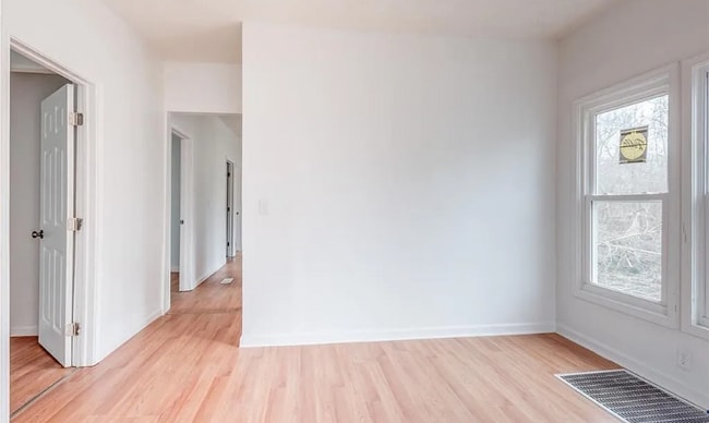 Building Photo - 317 Marguerite Ave