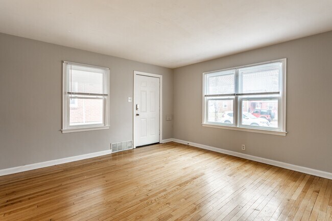 Foto del edificio - 6147 Broadway St