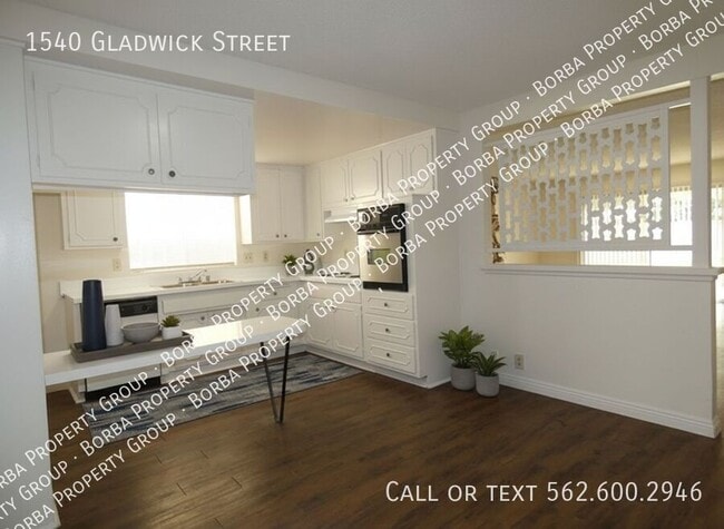 Building Photo - 1540 E Gladwick St