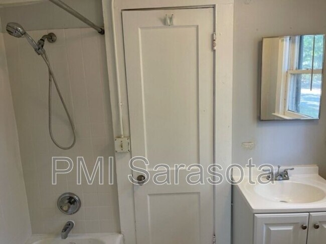 Foto del edificio - 1766 Morrill St