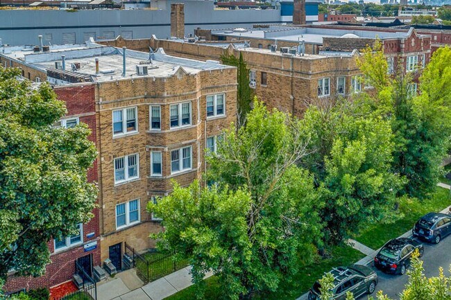 Building Photo - 4811 N Wolcott Ave