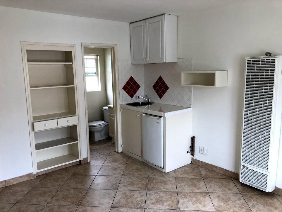 Foto principal - 1005 N Heliotrope Dr