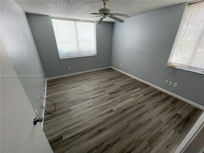 Foto del edificio - 3985 W McNab Rd