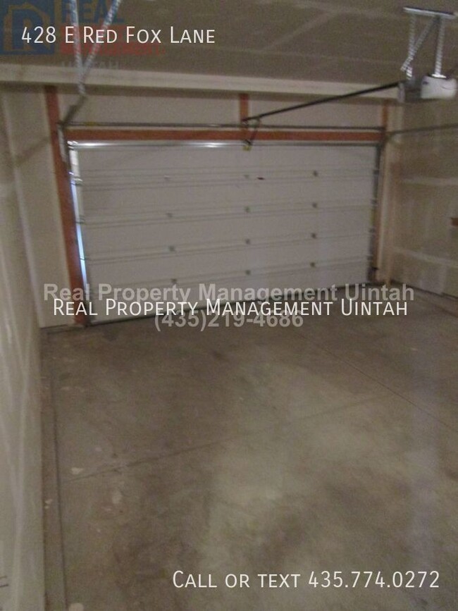 Foto del edificio - 3 bed 2.5 bath townhome in Fox Run