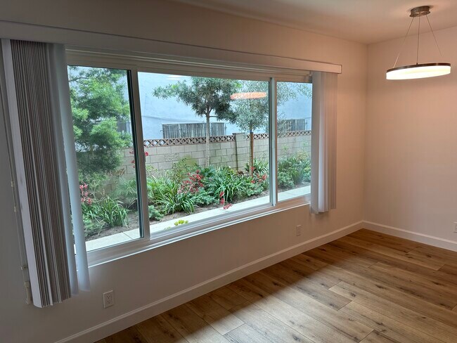 Foto del edificio - 1328 Barry Ave