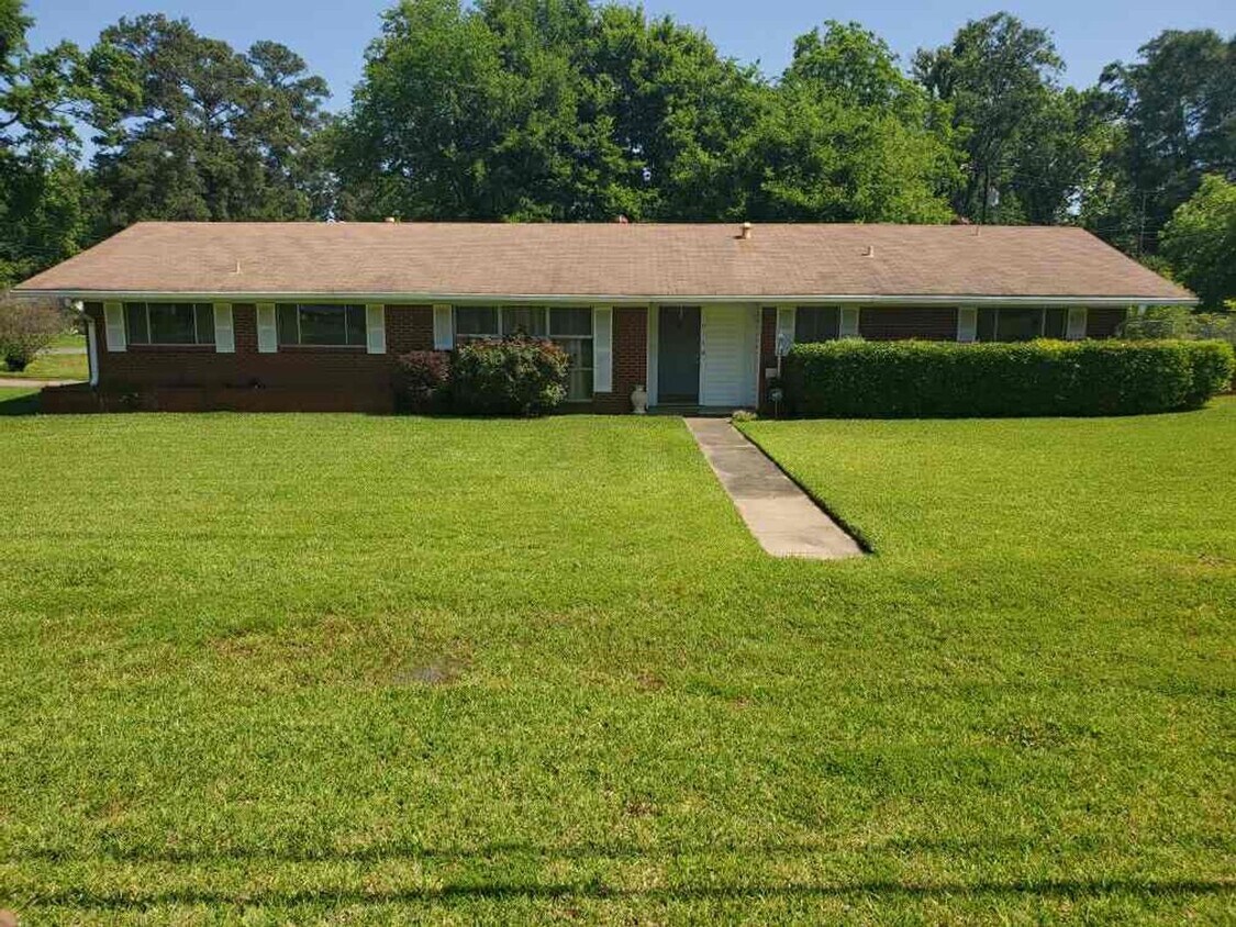 Foto principal - Ranch style home off North Market...