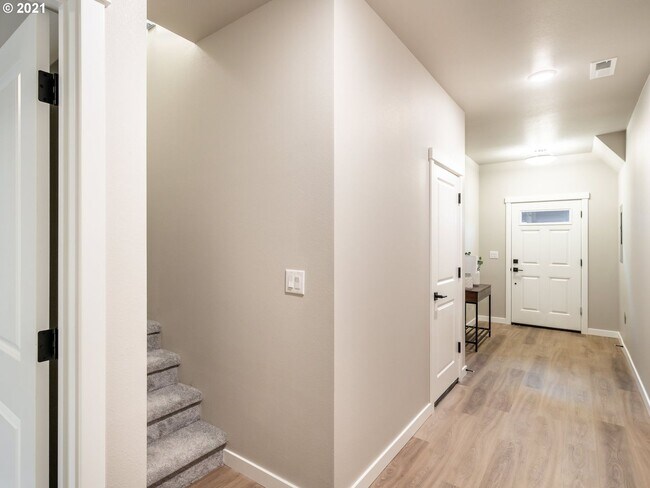 Foto del edificio - Detached Townhouse, 3br 3.5bth, Built 2022, Gorgeous upgrades