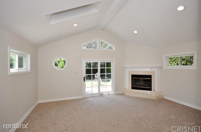 Building Photo - 5751 Vesper Ave