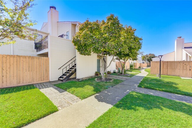 Building Photo - 6401 Deihl Rd