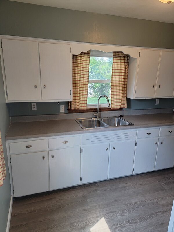 Foto del edificio - 1221 Southlawn Dr