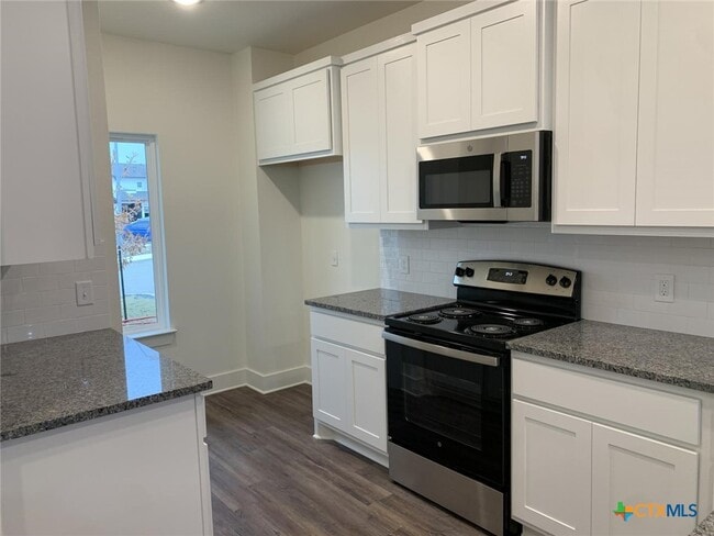 Building Photo - 1854 Royal Loop