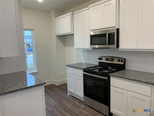 Foto del edificio - 1854 Royal Loop